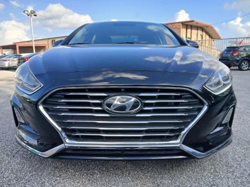 Used 2019 Hyundai Sonata SE w/ Cargo Package FWD image 2