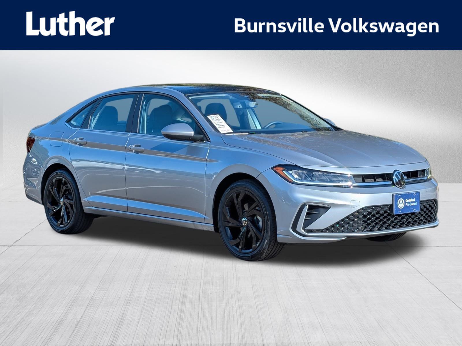 Certified 2025 Volkswagen Jetta SE FWD image 1