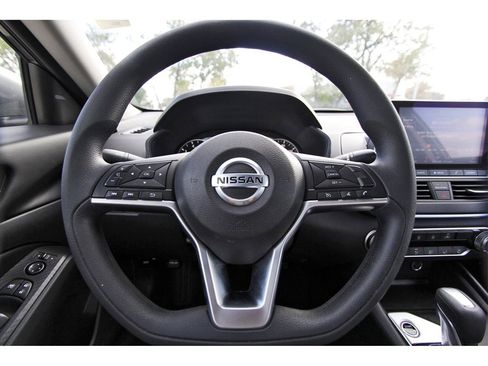 Used 2022 Nissan Altima 2.5 SV image 14