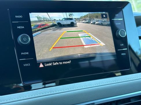 Used 2025 Volkswagen Taos SE image 32