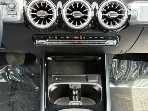 Used 2023 Mercedes-Benz GLB 250 4MATIC image 26