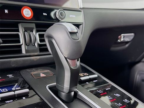 New 2026 Porsche Macan Base image 19