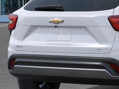 New 2026 Chevrolet Trax LT w/ LT Convenience Package FWD image 14