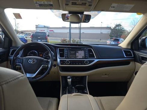 Used 2019 Toyota Highlander Limited image 15