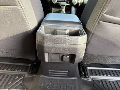Used 2025 Toyota Tacoma SR5 AWD/4WD image 20