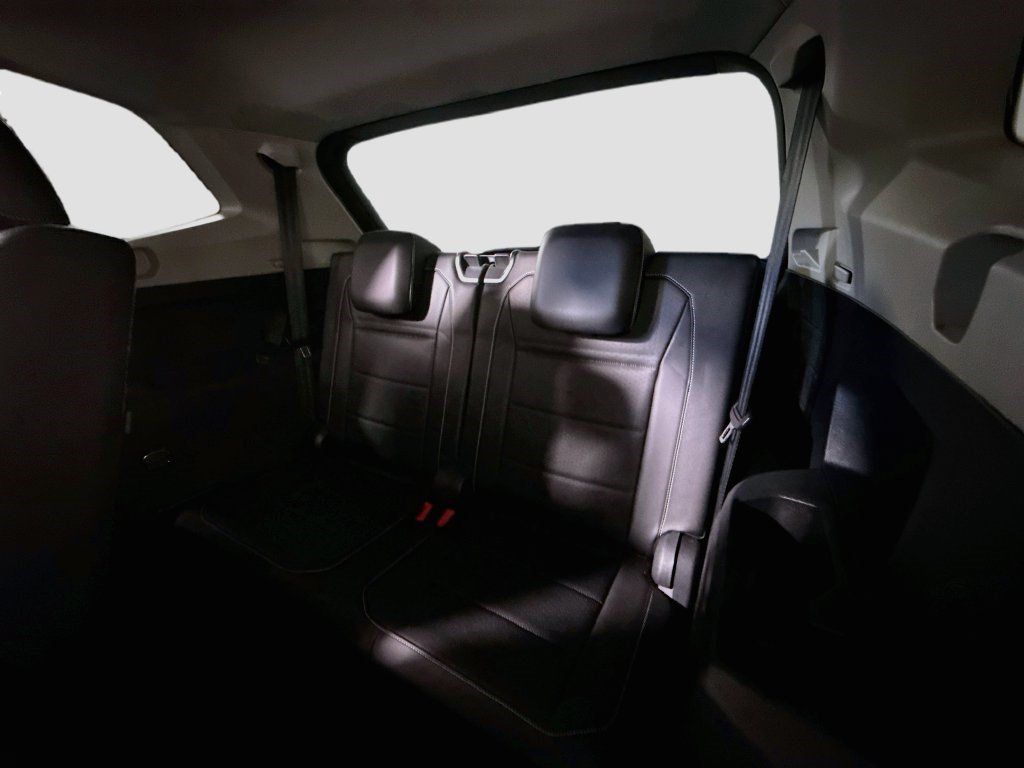 Used 2021 Volkswagen Tiguan SE AWD/4WD image 40