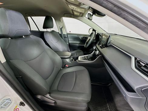 Used 2019 Toyota RAV4 LE image 29