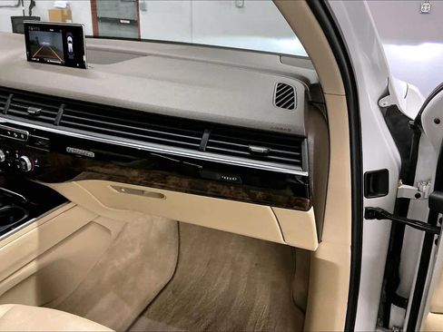 Used 2017 Audi Q7 3.0T Premium Plus w/ Premium Plus Package image 19