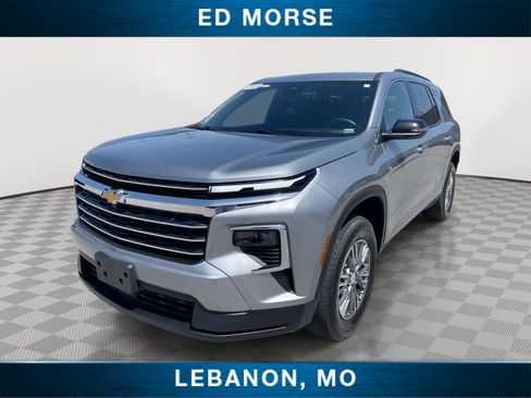 Used 2025 Chevrolet Traverse LT FWD image 1