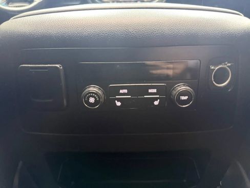 Used 2019 GMC Yukon XL SLT AWD/4WD image 16