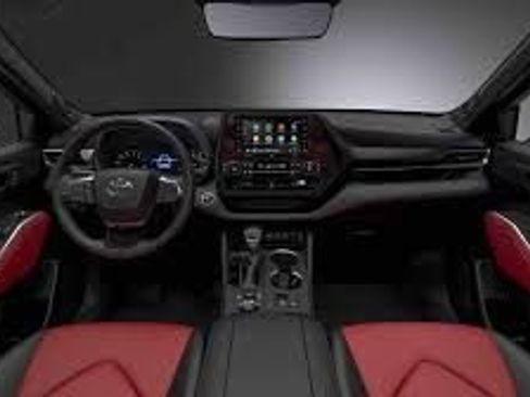 Used 2022 Toyota Highlander XLE FWD image 10