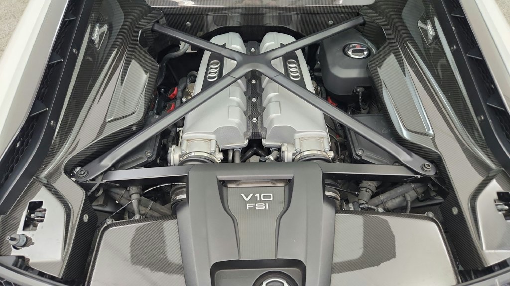 Used 2017 Audi R8 V10 w/ Carbon Exterior Package AWD/4WD image 25