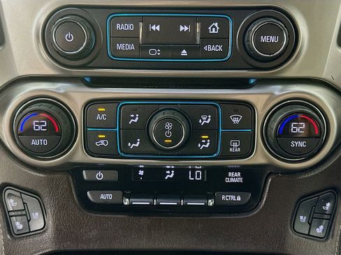 Used 2018 Chevrolet Suburban Premier image 19