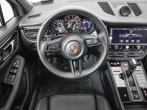 Certified 2026 Porsche Macan AWD/4WD image 16