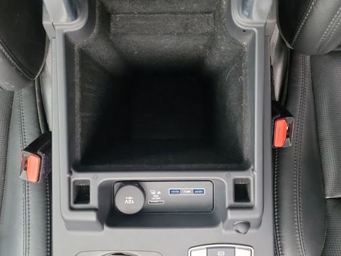 Used 2018 Land Rover Discovery SE image 25