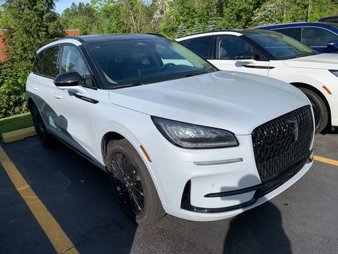 Certified 2025 Lincoln Corsair AWD w/ Equipment Group 101A image 4