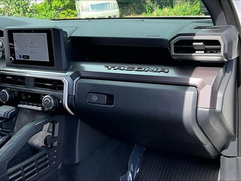 Used 2024 Toyota Tacoma SR5 AWD/4WD image 18