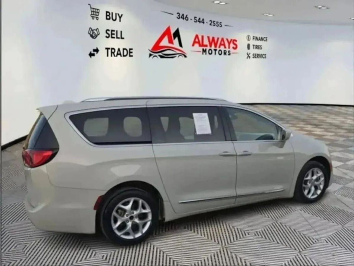Used 2020 Chrysler Pacifica Touring-L Plus w/ Tire & Wheel Group FWD image 14