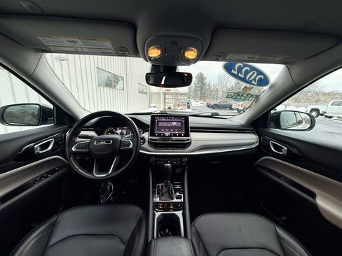 Used 2022 Jeep Compass Limited image 11