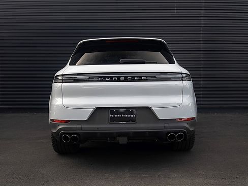 Certified 2025 Porsche Cayenne S image 30