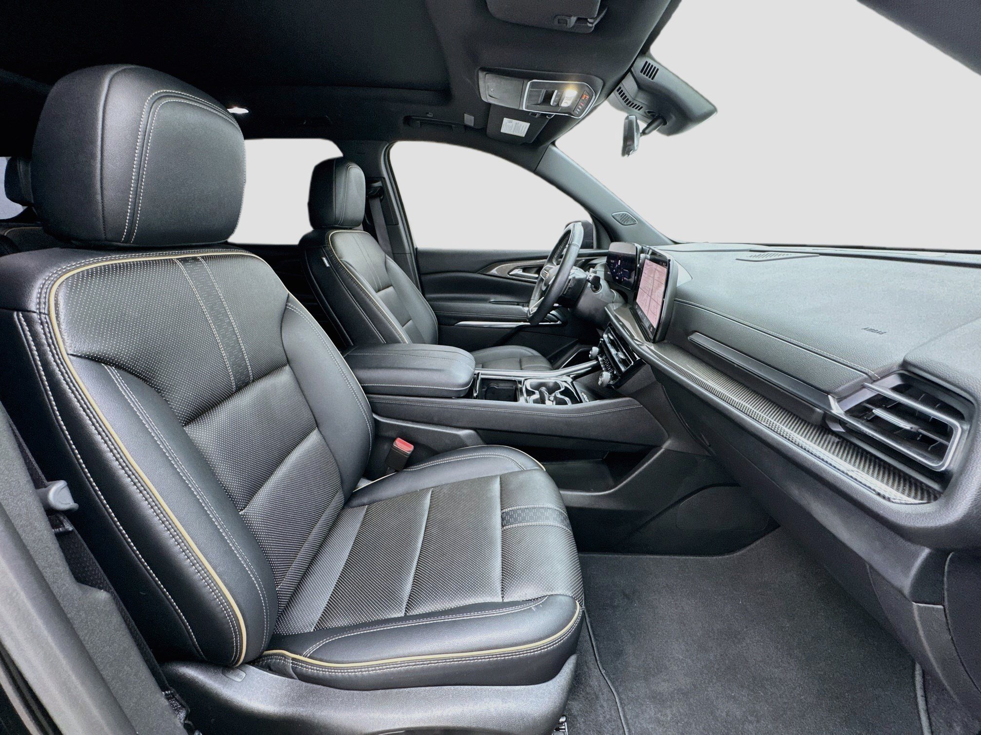 Used 2025 Chevrolet Traverse High Country FWD image 21
