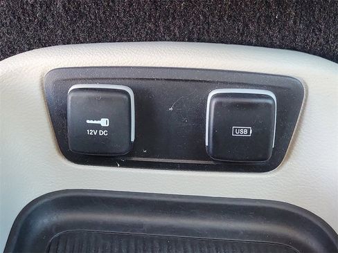 Used 2020 Chrysler Voyager Lxi image 32