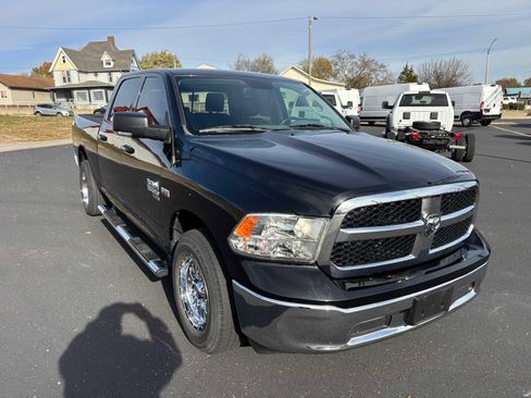 Certified 2020 RAM 1500 Classic SLT w/ Luxury Group image 5