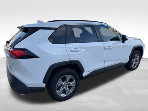 Used 2022 Toyota RAV4 XLE image 6