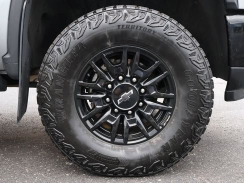 Used 2025 Chevrolet Silverado 2500 ZR2 w/ Technology Package AWD/4WD image 29