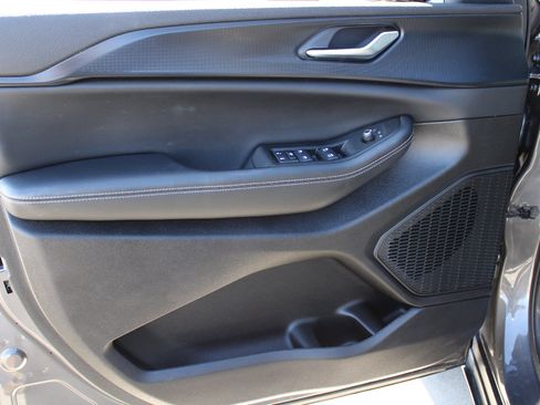 Certified 2024 Jeep Grand Cherokee Altitude image 9