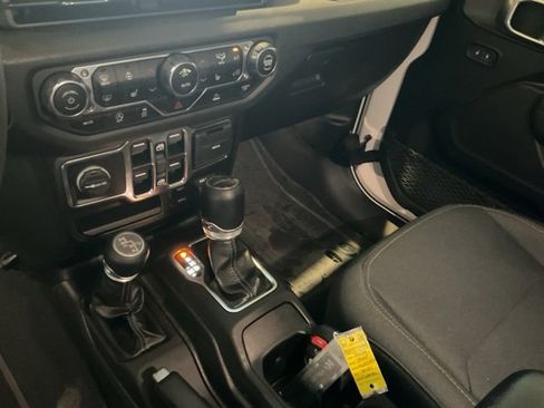 Used 2024 Jeep Gladiator Sport image 11