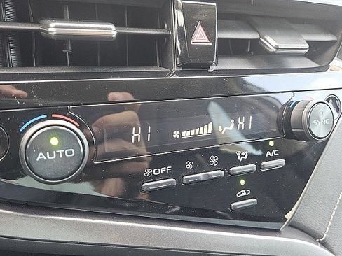 Used 2023 Toyota Camry SE w/ Audio Upgrade Package FWD image 13