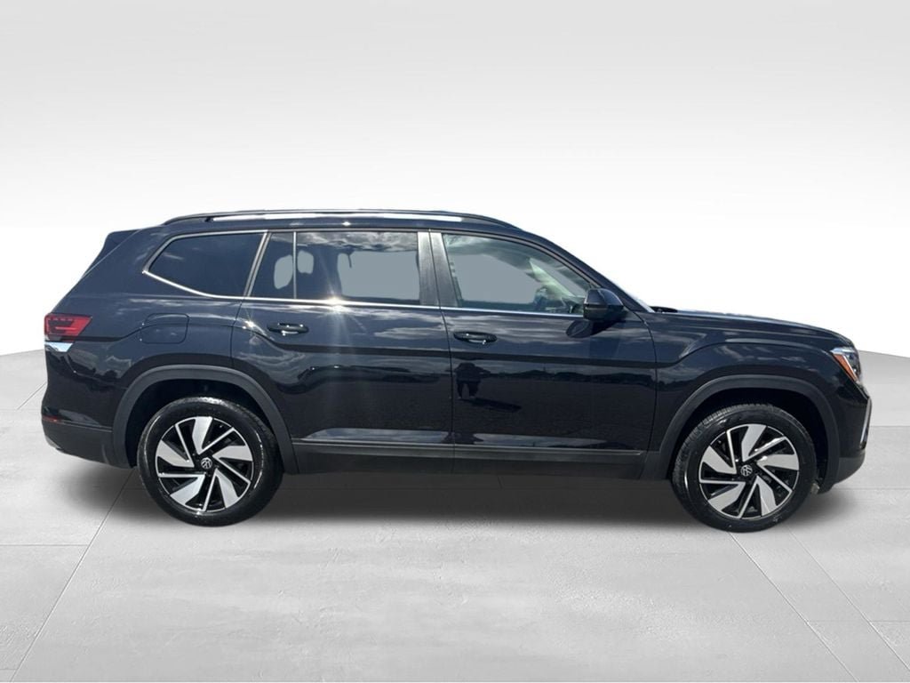Used 2026 Volkswagen Atlas SE FWD image 2