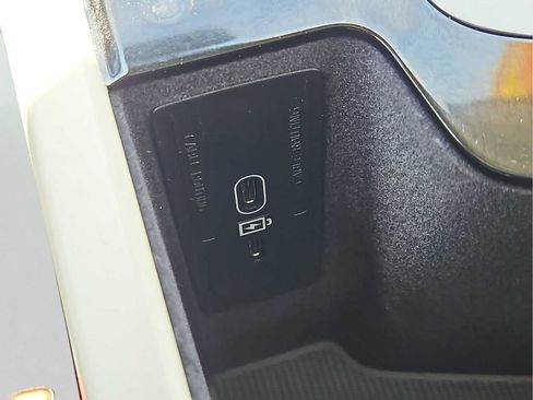 Used 2024 Volvo XC90 B5 Plus w/ Protection Package Premier AWD/4WD image 29