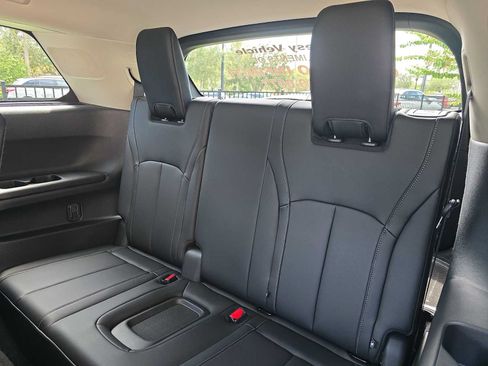 Certified 2026 INFINITI QX60 Luxe w/ Cargo Package FWD image 8