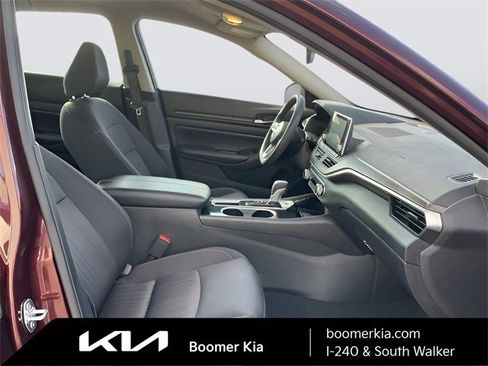 Used 2024 Nissan Altima 2.5 SV image 11