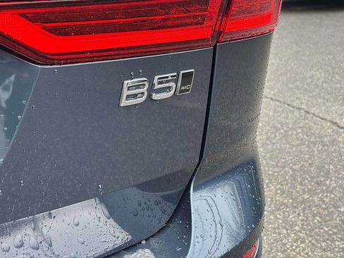 Used 2025 Volvo XC60 B5 Plus w/ Protection Package Premier image 30