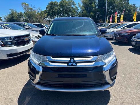 Used 2017 Mitsubishi Outlander SE AWD/4WD image 2