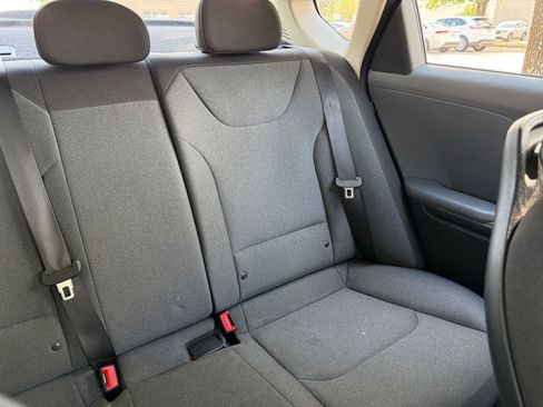 Used 2025 Kia K4 LXS image 39