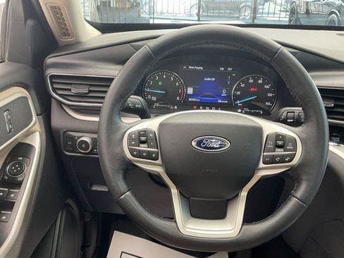 Used 2022 Ford Explorer XLT w/ Equipment Group 202A AWD/4WD image 19