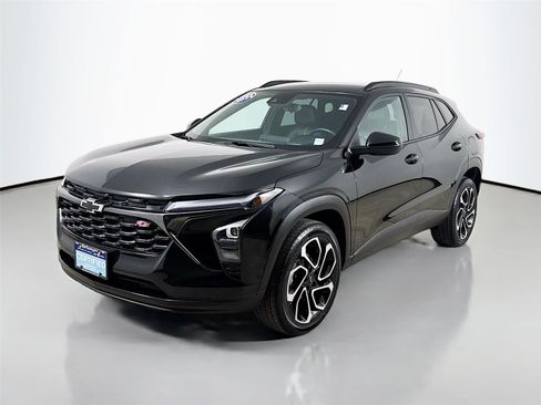 Used 2024 Chevrolet Trax RS w/ Driver Confidence Package image 3