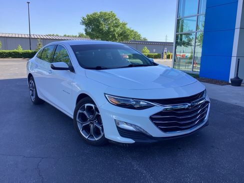 Used 2021 Chevrolet Malibu LT FWD image 1