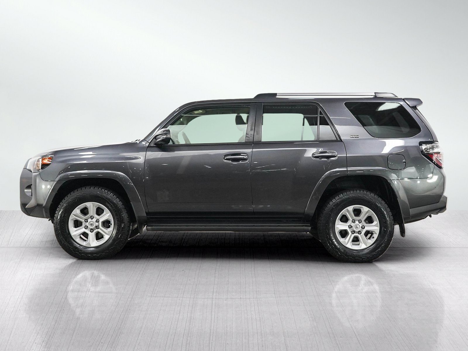 Used 2022 Toyota 4Runner SR5 Premium AWD/4WD image 2