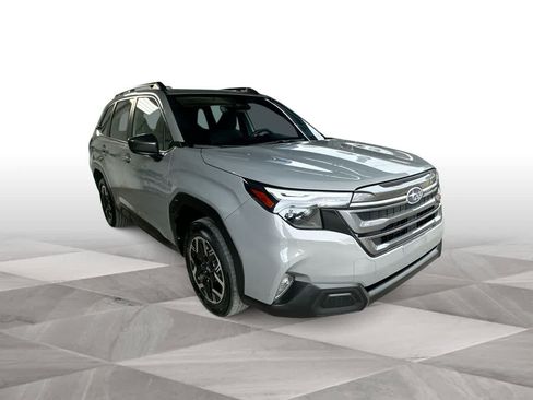Used 2025 Subaru Forester Premium AWD/4WD image 2