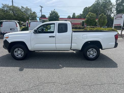 Used 2020 Toyota Tacoma SR image 6