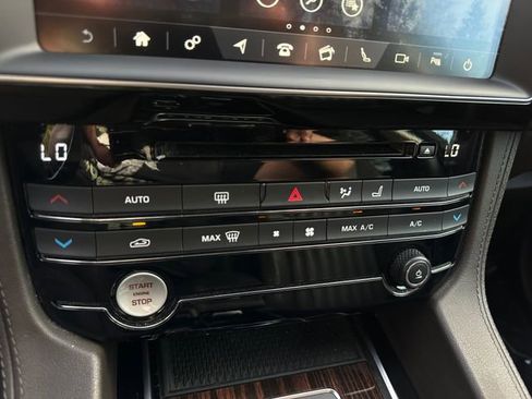 Used 2018 Jaguar F-PACE Portfolio image 29