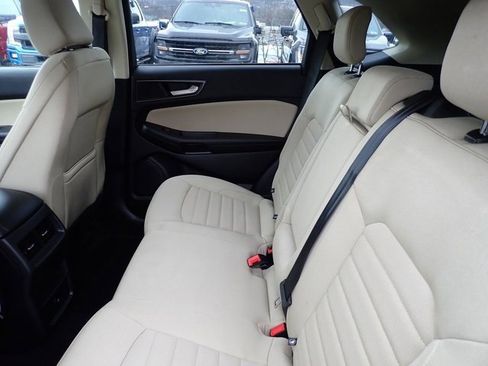 Used 2022 Ford Edge SE w/ Black Appearance Package image 17
