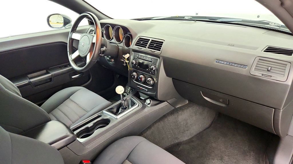 Used 2010 Dodge Challenger R/T RWD image 21