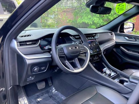 Certified 2024 Jeep Grand Cherokee Limited AWD/4WD image 13