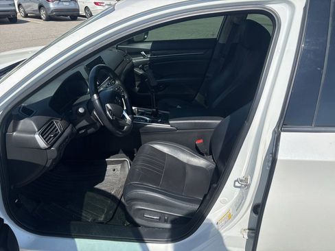 Used 2018 Honda Accord Touring image 15